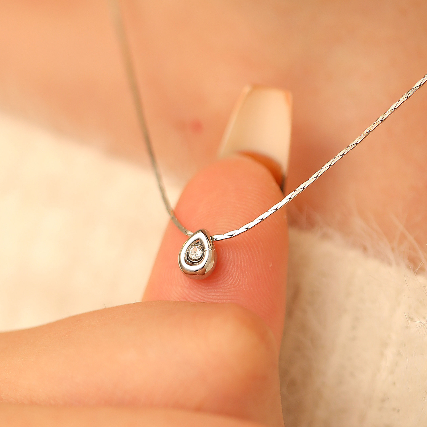 Collana Semplice ed Elegante c - Pearl Trim Chain recensione e prezzo