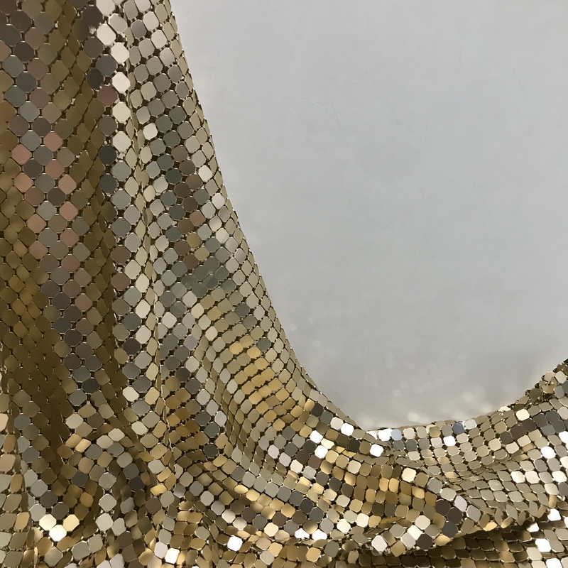 Tessuto con paillettes in meta - Crystal Mesh Fabric recensione e prezzo