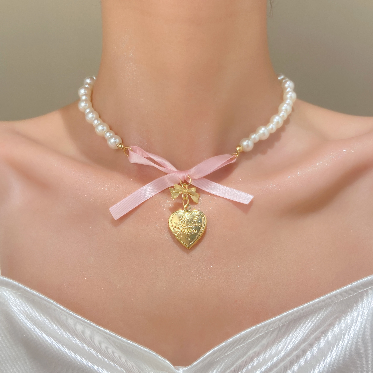Francese Romantico Rosa Bowkno - Pearl Trim Chain recensione e prezzo